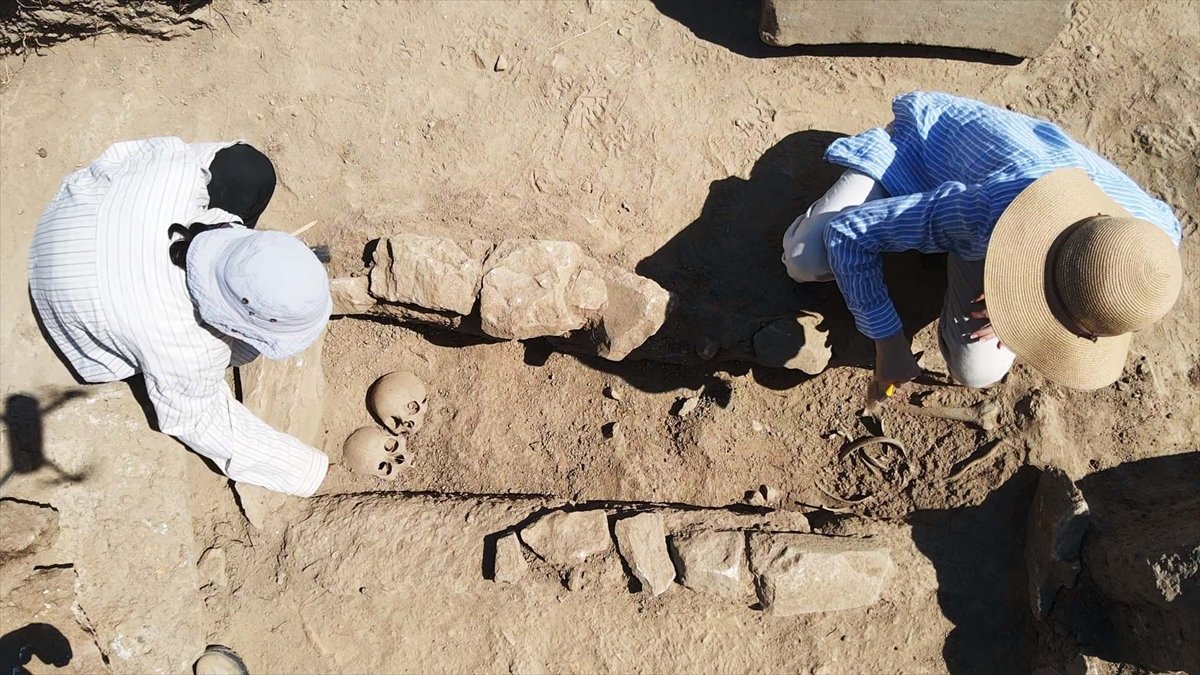 Byzantine tombs unearthed in excavations at Church in Heraclea...
